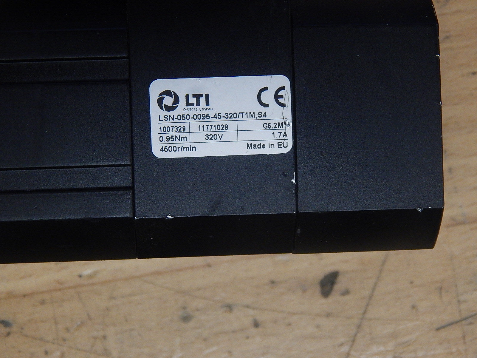 LTi  LSN-050-0095-45-320/T1M,S4  Servomotor  Used