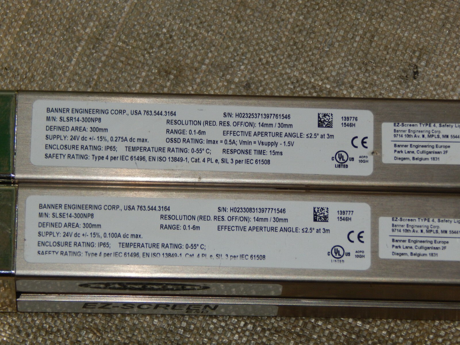 Banner SLSE14-300NP8 + SLSR14-300NP8 s.Bilder