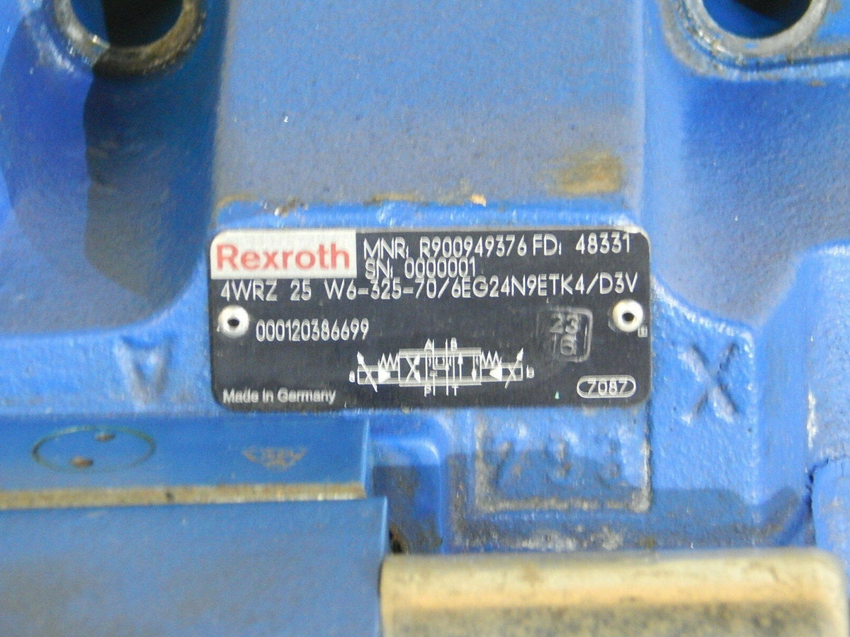 Rexroth R900949376FD  4WRZ 25 W6-325-70/6EG24N9ETK4/D3V  Regelventil used