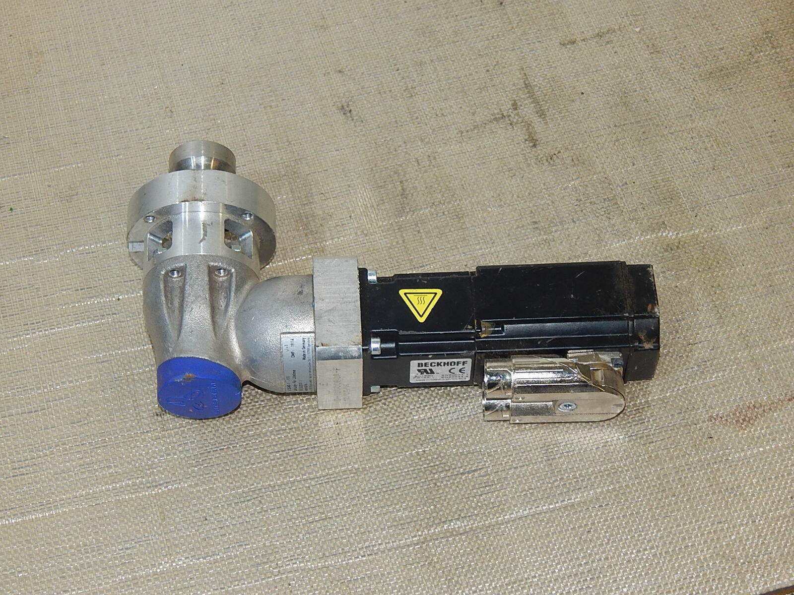  BECKHOFF SERVOMOTOR AM3011-0BB1-C005 8000 1/min+Wittenstein LK 050-M01-1  Used