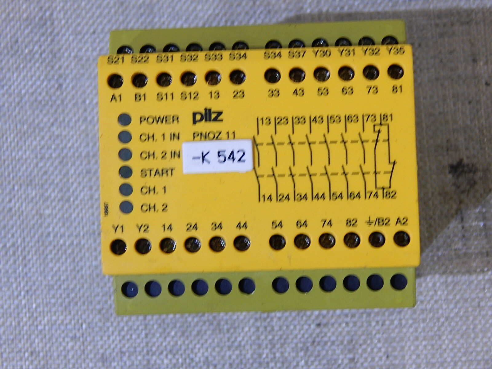 PILZ SAFETY RELAY PNOZ 11 230-240VAC 24VAC 7n/o 1n/c 774086 Used