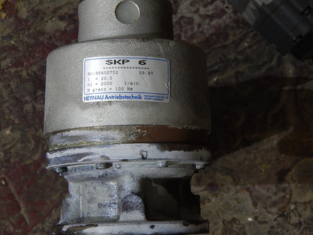 Siemens  Brushless-Servomotor 1FT6061-6AC79-3CE9-Z +Heynau getriebe SKP 6 i=20 