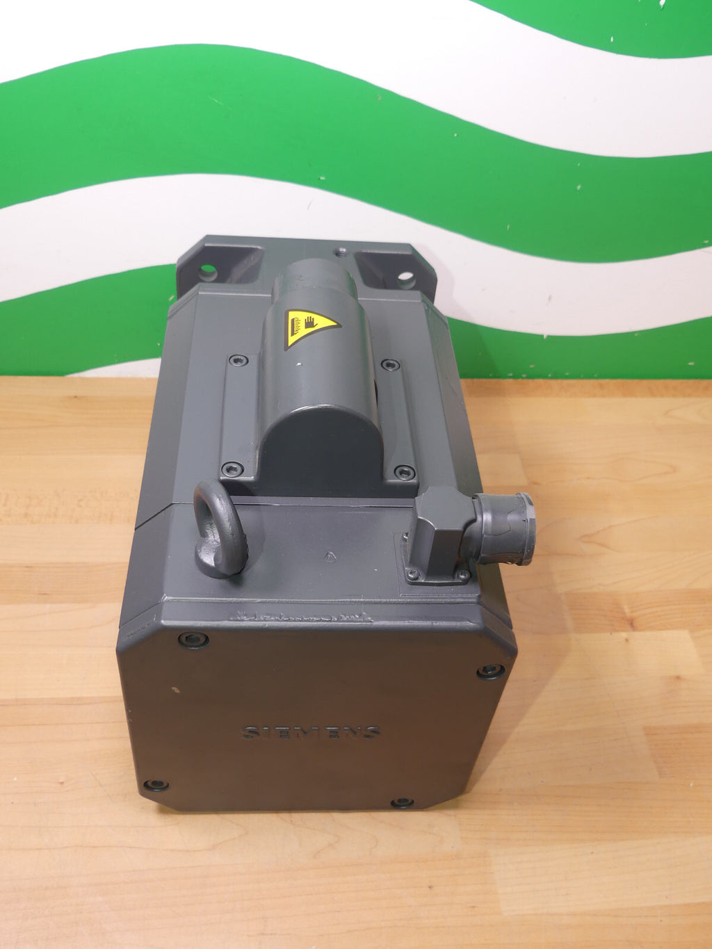 SIEMENS 3~Permanent-Magnet-Motor / 1FT6082-1AF71-1EH1 Used