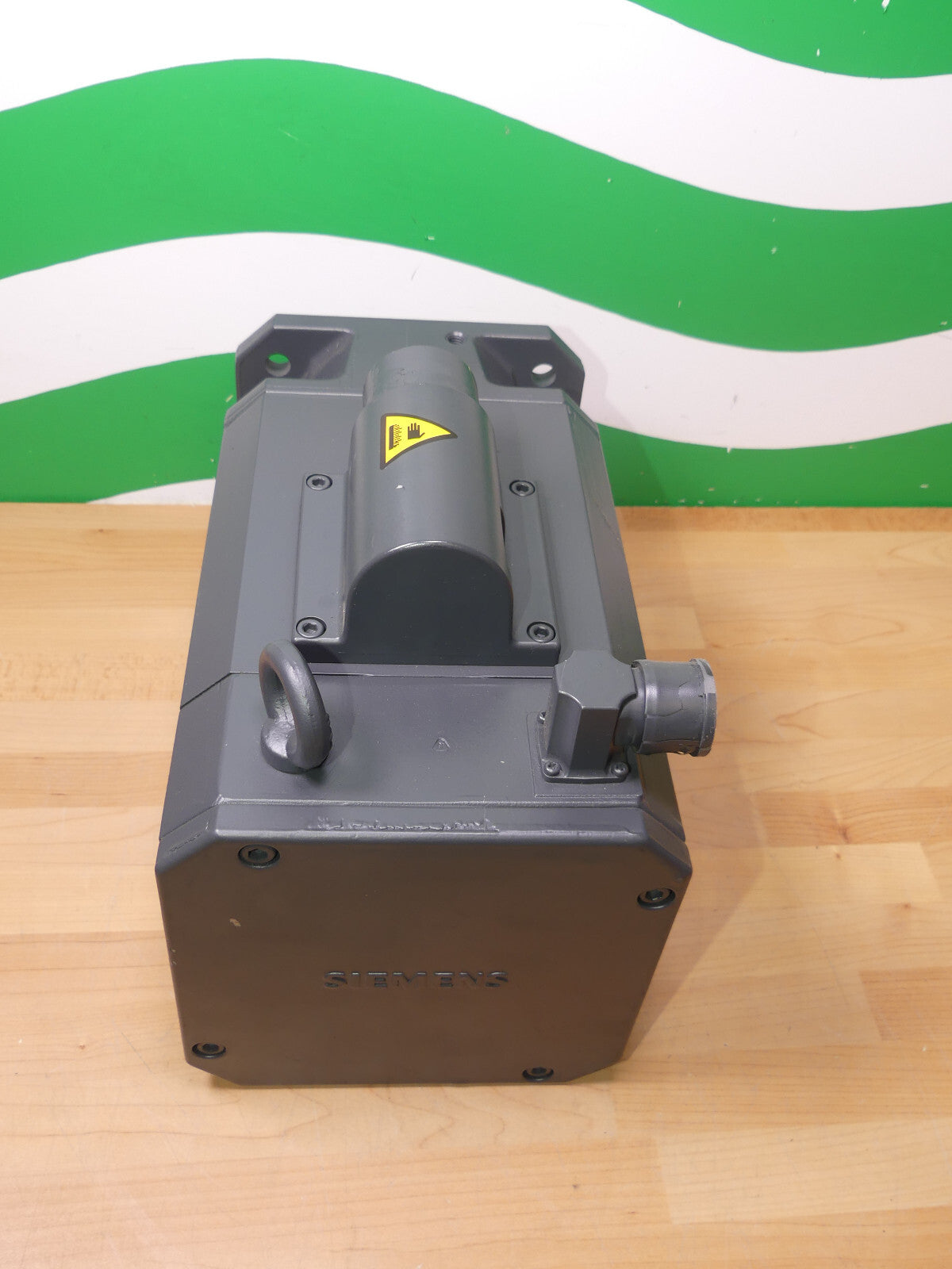 SIEMENS 3~Permanent-Magnet-Motor / 1FT6082-1AF71-1EH1 Used