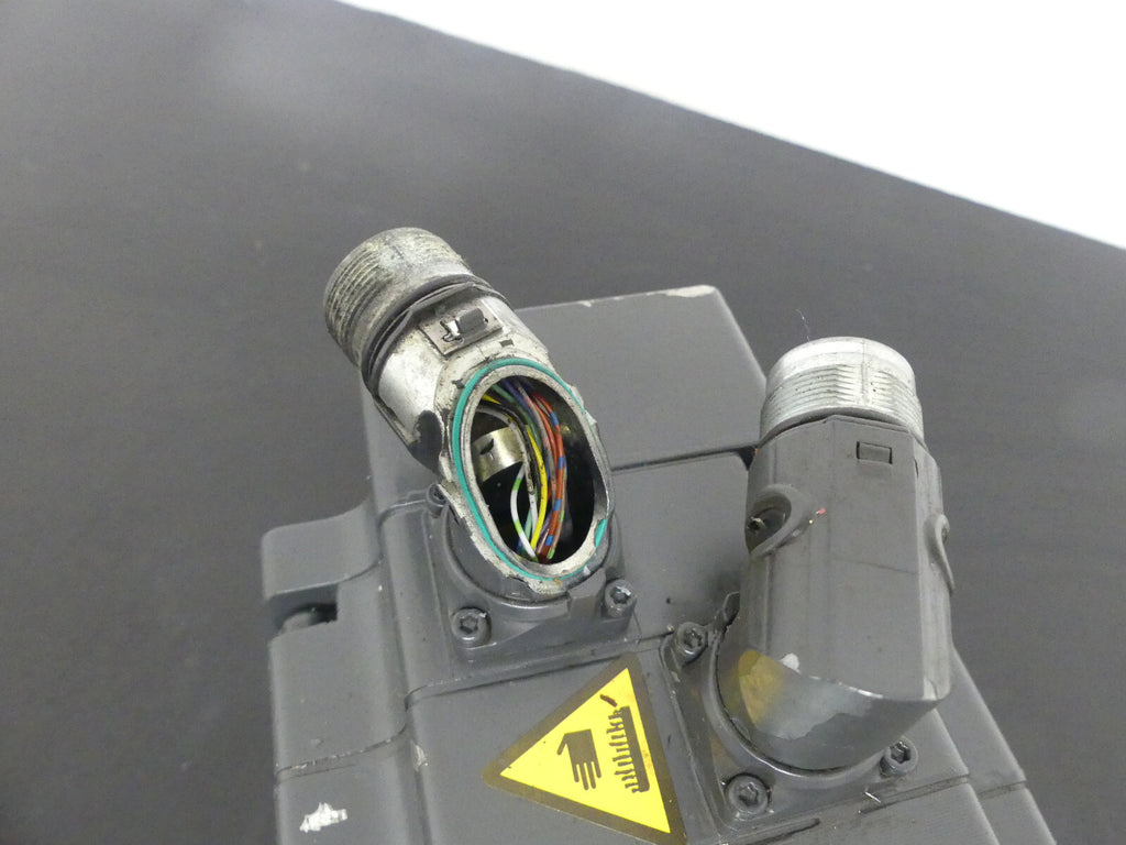 SIEMENS  S SYNCHRONSERVOMOTOR  1FK7064-7AF71-1EG3 leicht Beschadgit s.Bilder