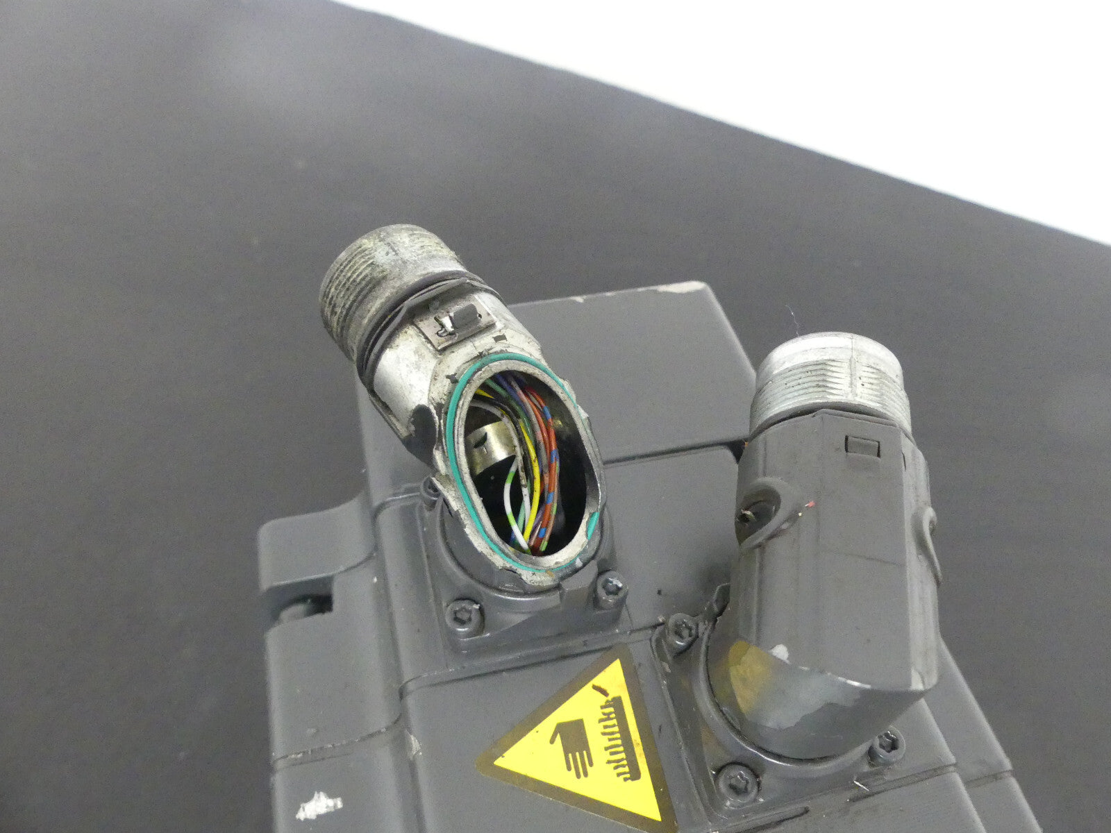 SIEMENS  S SYNCHRONSERVOMOTOR  1FK7064-7AF71-1EG3 leicht Beschadgit s.Bilder